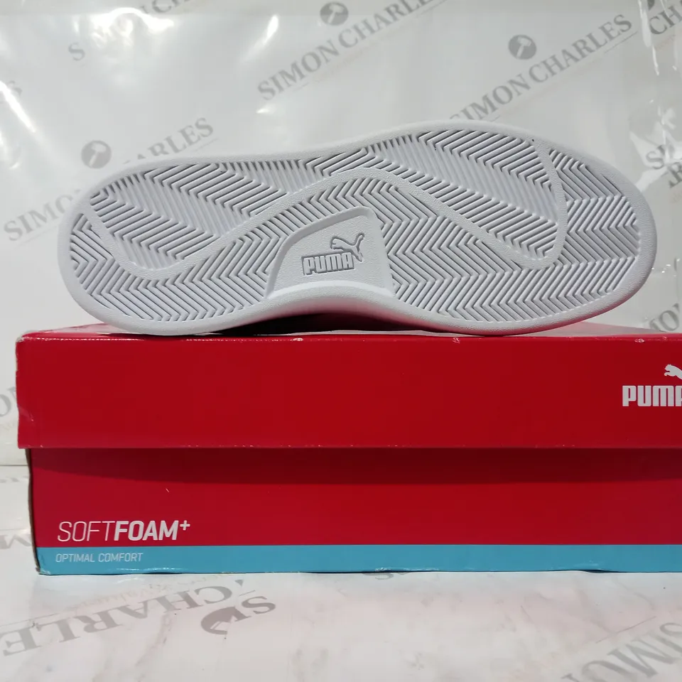 BOXED PAIR OF PUMA SMASH V2 SHOES IN BLACK/WHITE UK SIZE 7