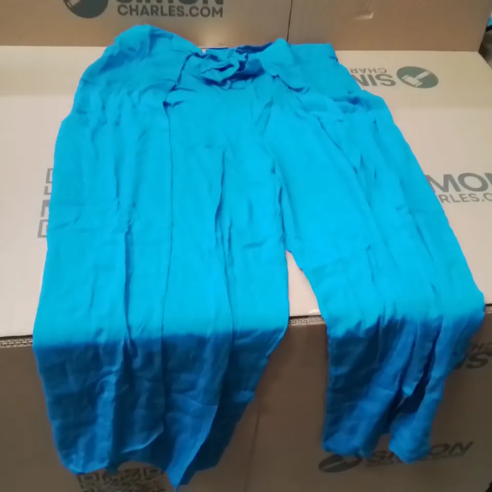 BOXED BRAND NEW APPROXIMATELY 13 JD WILLIAMS WIDE WRAP TROUSERS TURQUOISE SIZE 20