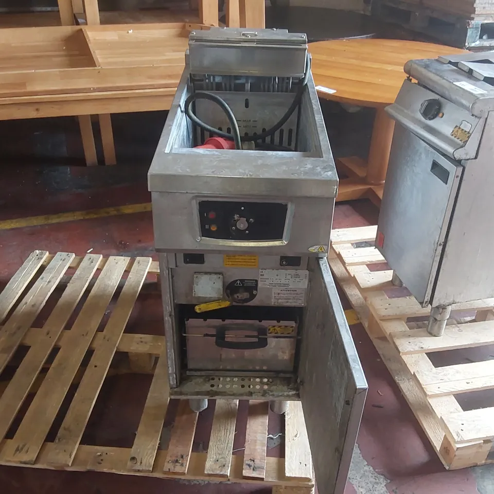 FALCON E401F SINGLE PAN TWIN BASKET 20L ELECTRIC FRYER WITH AUTOMATIC FILTRATION