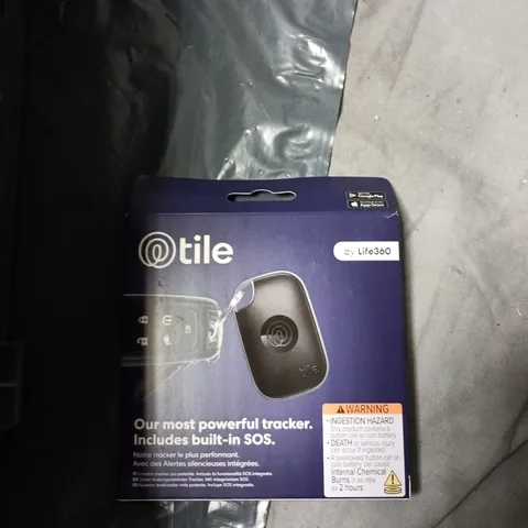 BOX OF APPROXIMATELY 20 ASSORTED TECH ITEMS TO INCLUDE: TILE BY LIFE360 AND 65W WALL PLUG ADAPTER