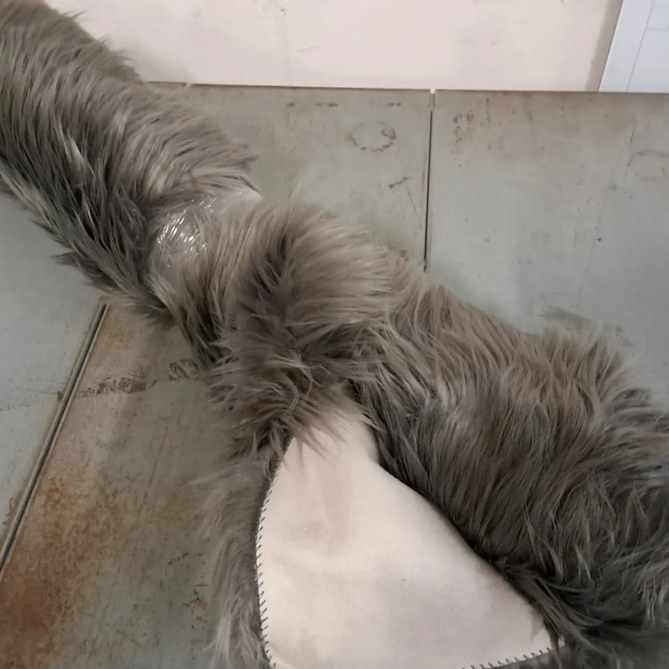 BRAND NEW GREY SHAGGY RUG - APPROXIMATELY 80CM X UNSPECIFIED 