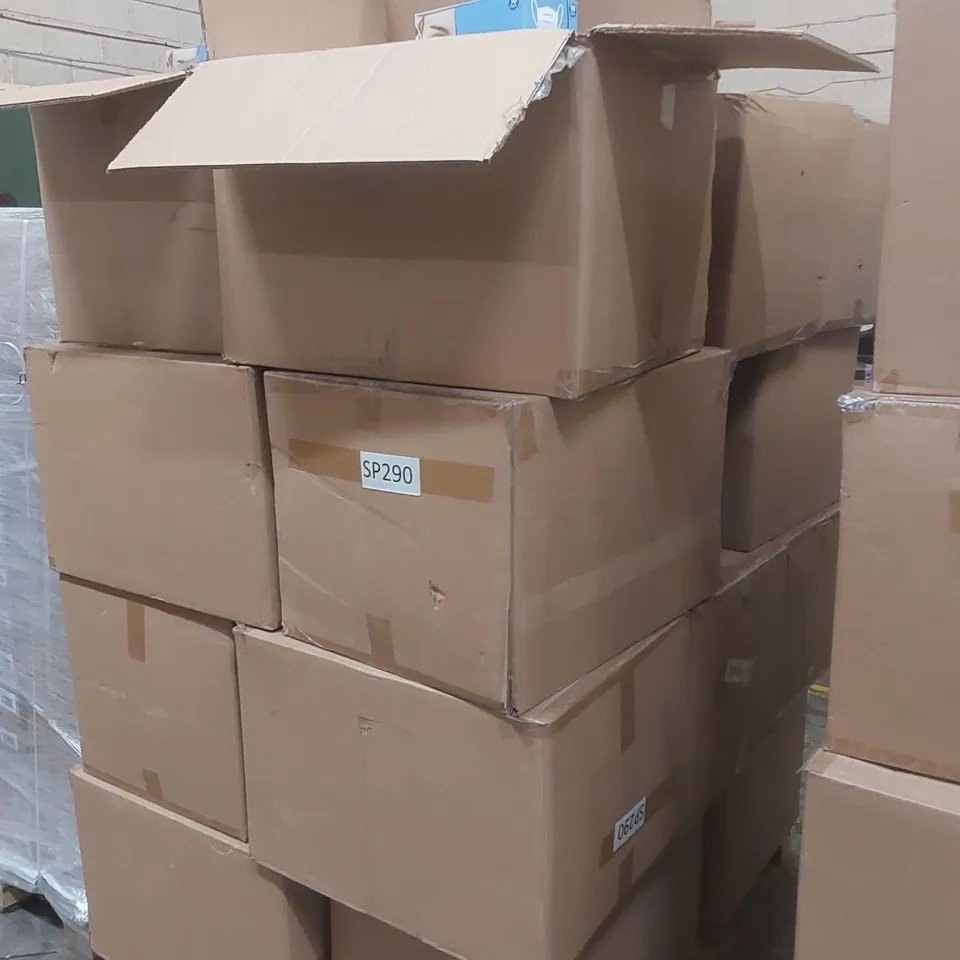 PALLET CONTAINING A VERY LARGE QUANTITY OF MEDICAL MASKS