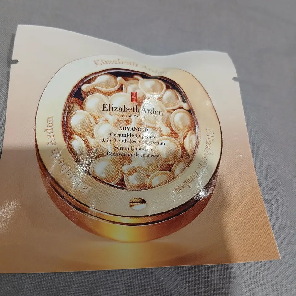 APPROXIMATELY 288 ELIZABETH ARDEN ADVANCED CERAMIDE CAPSULES DAILY YOUTH RESTORING SERUM – CARDED SAMPLE