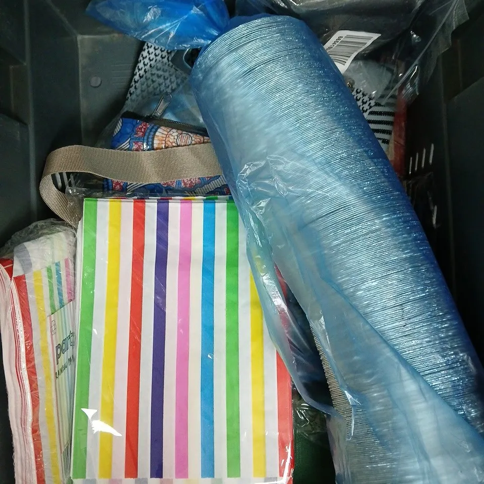 APPROXIMATELY 15 HOUSEHOLD ITEMS TO INCLUDE GROW IT BONSAI TREE, DISPOSABLE BAGS, CO ALARM ETC 