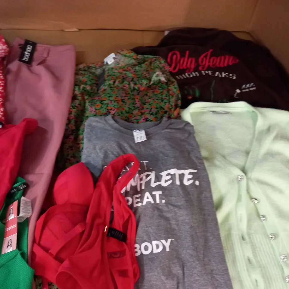 LARGE QUANTITY OF ASSORTED CLOTHING ITEMS TO INCLUDE WAREHOUSE, BOOHOO AND BOUX AVENUE