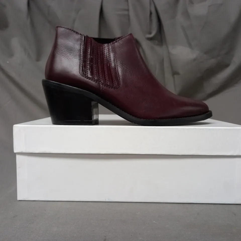 BOXED PAIR OF SOLEA ANKLE BOOTS IN WINE EU SIZE 36