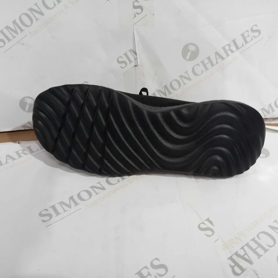 PAIR OF SKECHERS BOBS ULTRA FLEX SHOES BLACK UK SIZE 7
