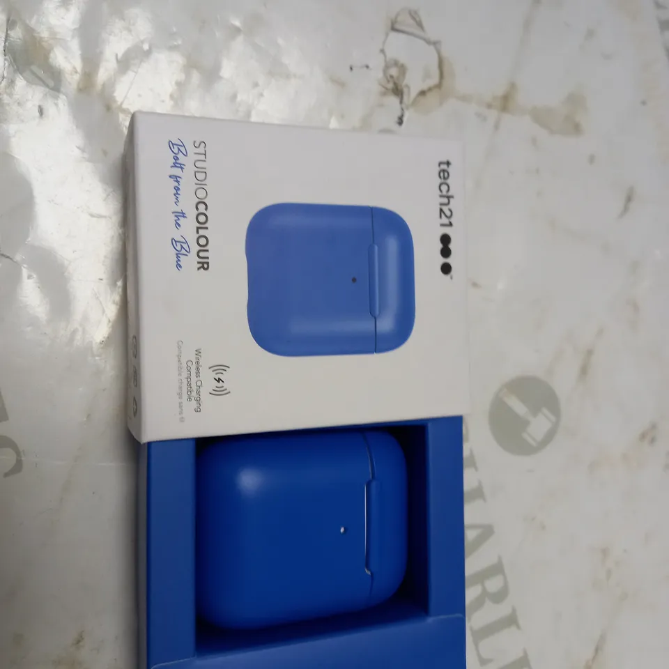 LOT OF APPROX 120 TO INCLUDE TECH21 STUDIO COLOUR AIRPOD CASE