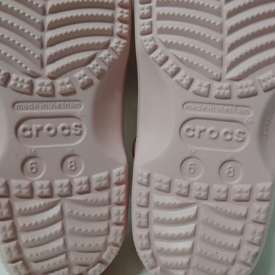 UNBOXED CROCS CLASSIC PINK CLOG, UK 5 (EU 38-39) – WOMEN'S FOOTWEAR