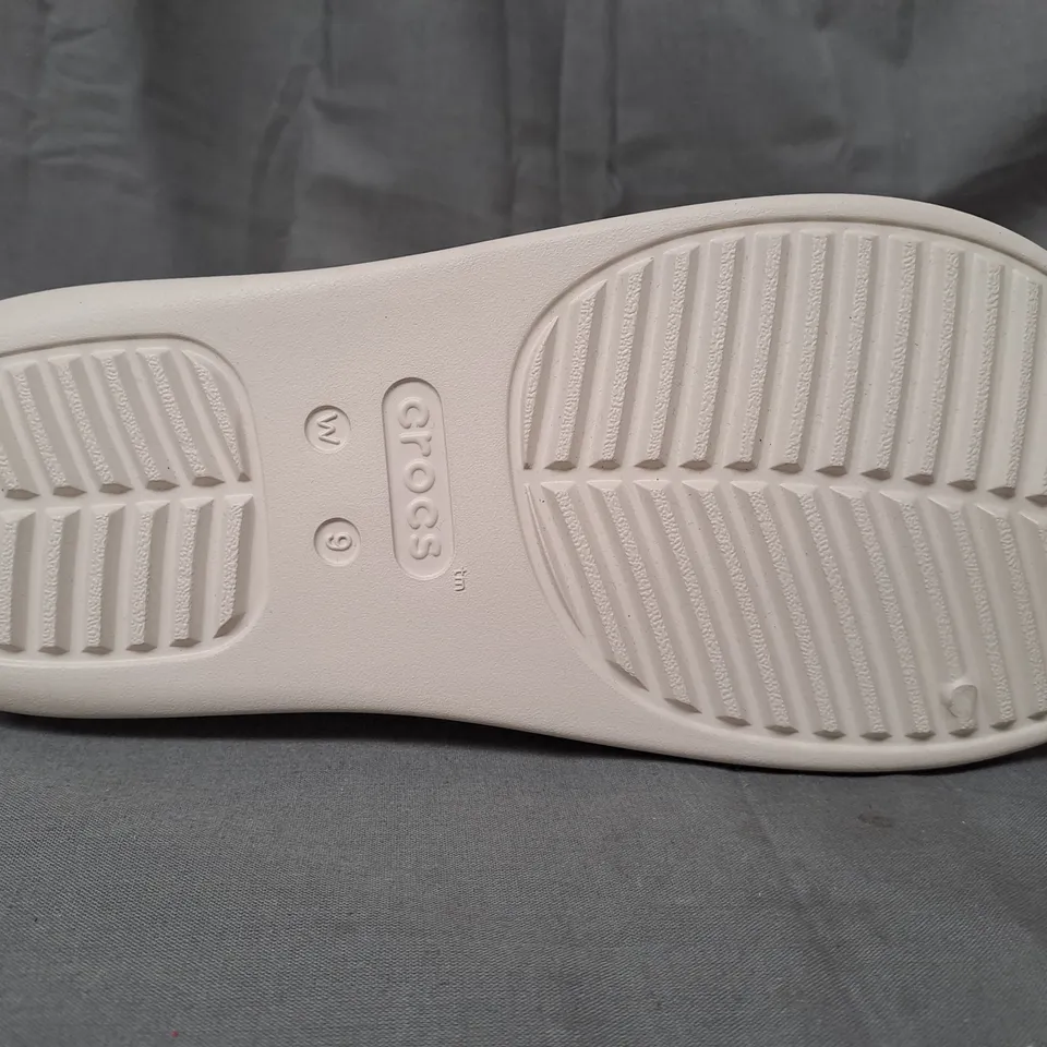 PAIR OF CROCS GETAWAY STRAPPY SANDALS IN BEIGE UK SIZE 7