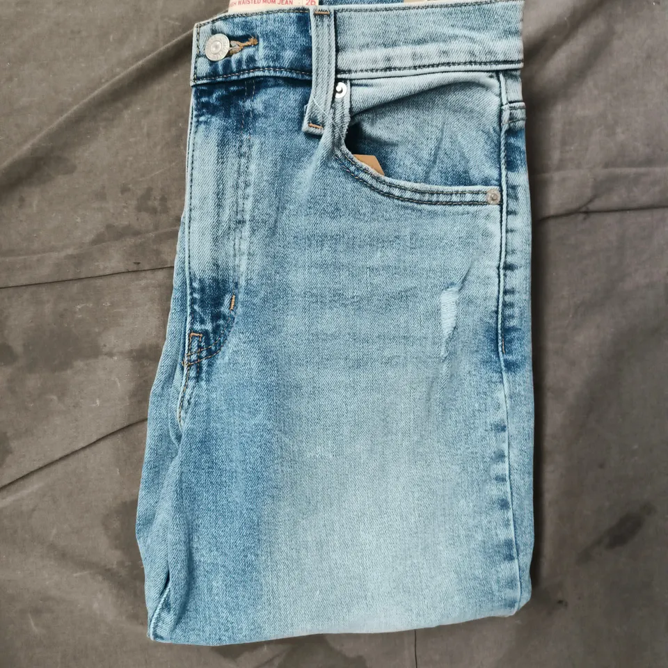 LEVIS HIGH-WAISTED MOM JEANS IN BLUE SIZE 26/29