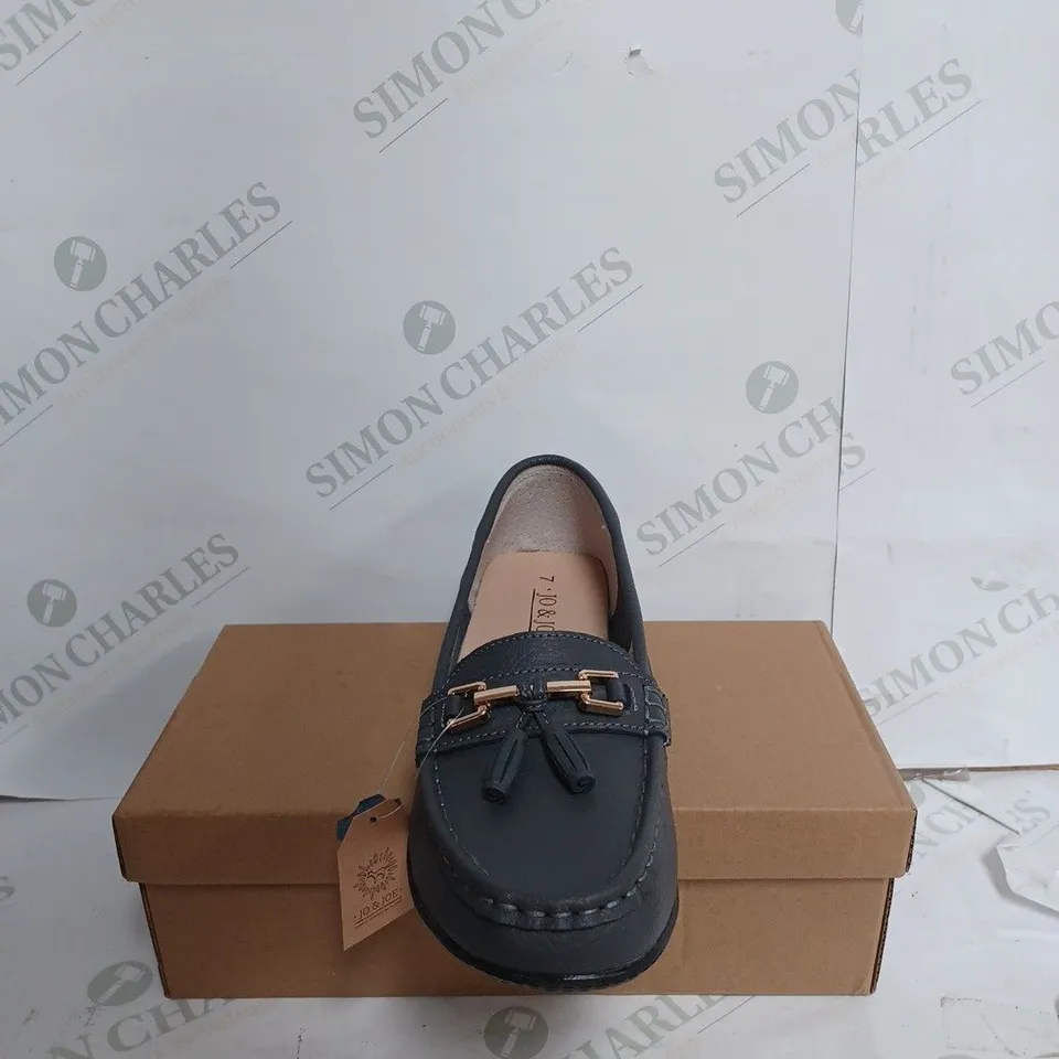 JO & JOE LADIES LEATHER SLIP ONS IN GREY - UK 7