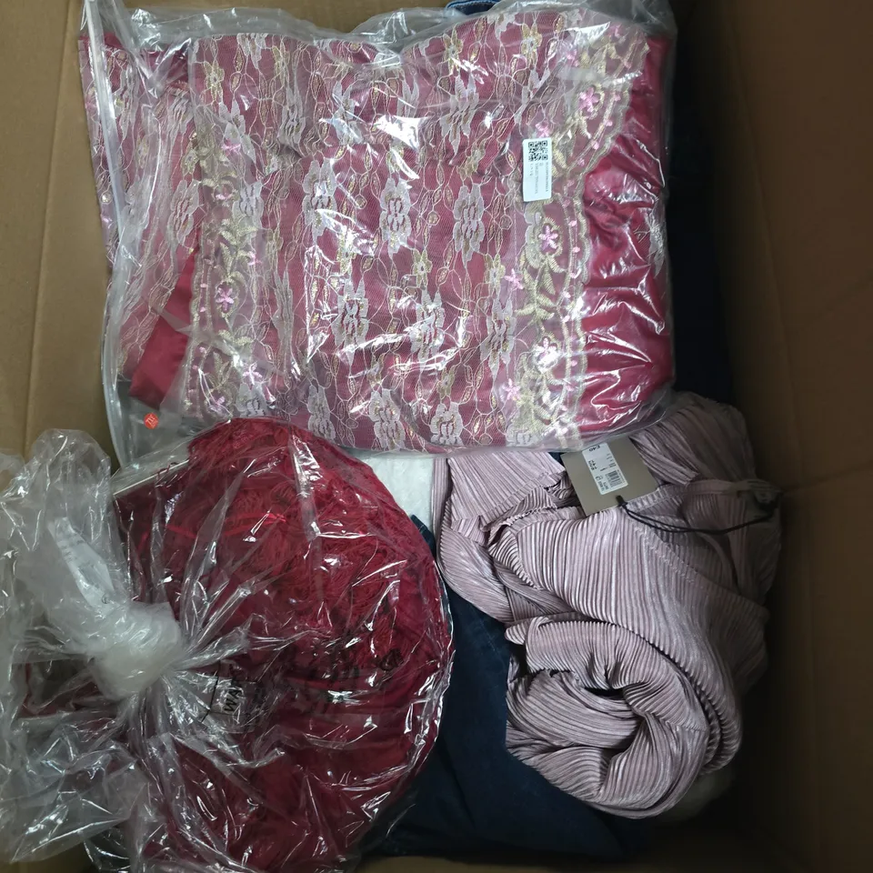 APPROXIMATELY 25 ASSORTED CLOTHING AND FASHION PRODUCTS IN VARIOUS STYLES AND SIZES - COLLECTION ONLY
