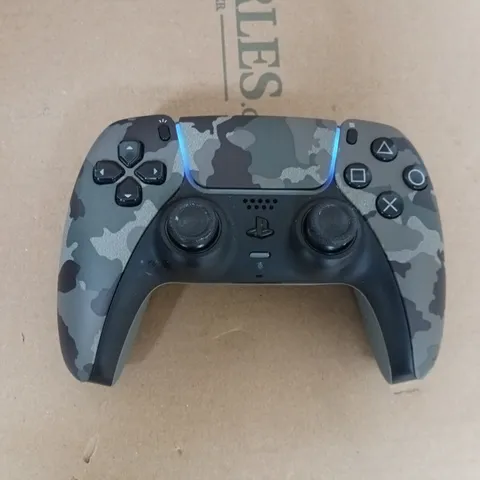 PLAYSTATION 5 DUALSENSE WIRELESS CONTROLLER - GREY CAMOUFLAGE