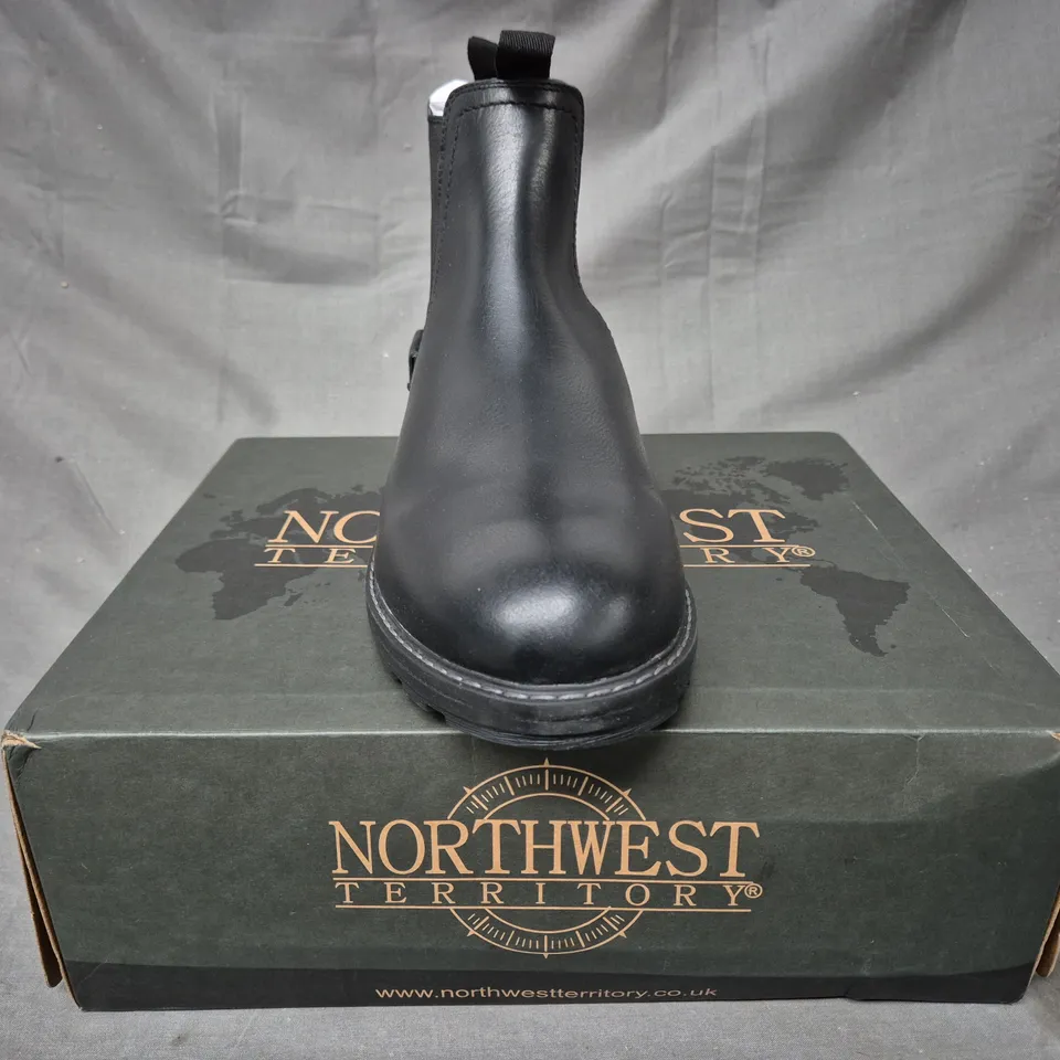 BOXED PAIR OF NORTHWEST TERRITORY ANKLE BOOT IN BLACK SIZE 12