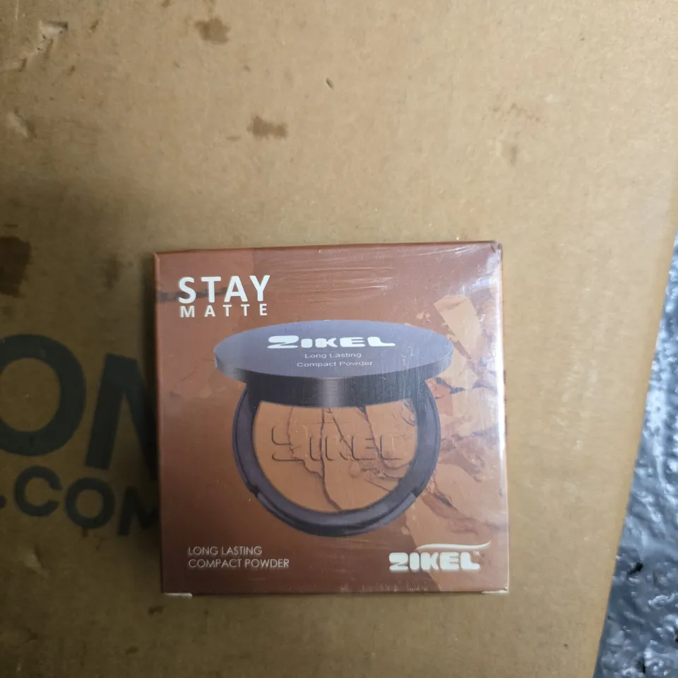 TOTE OF APPROXIMATELY 15 ASSORTED COSMETICS TO INCLUDE: ZIKEL STAY MATTE 