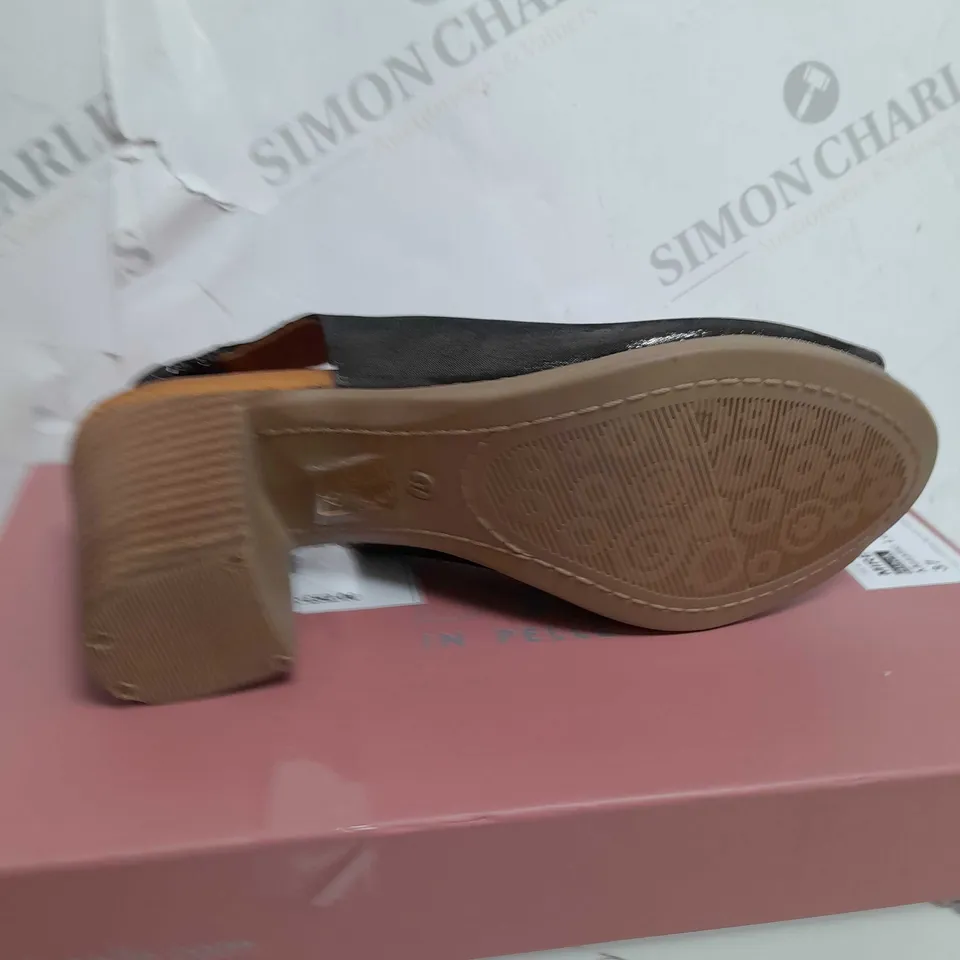 BOXED PAIR OF MODA IN PELLE  HEELED SHOES SIZE 4