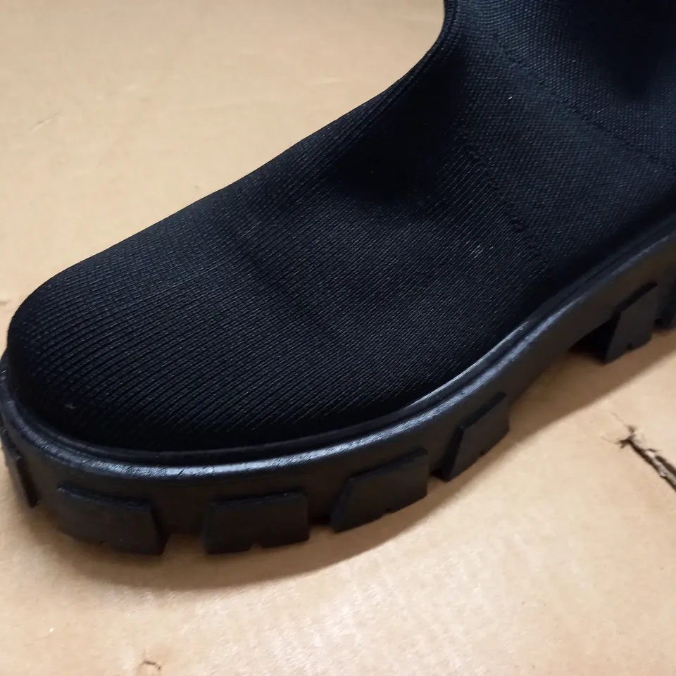 PAIR OF BLACK FABRIC CHUNKY SOLED SHOES - 6