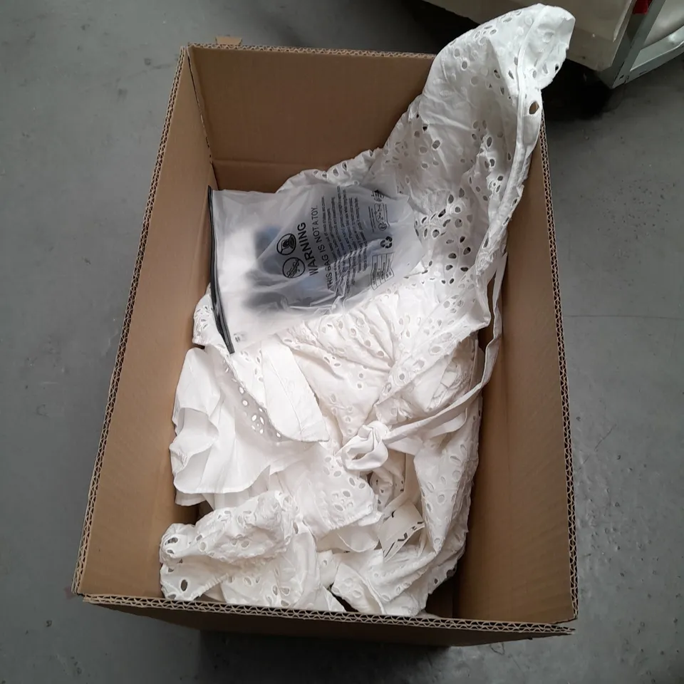 BOX TO CONTAIN APPROX 12 X ASSORTED ITEMS OF CLOTHING INCLUDES; DRESSES, SOCKS, SHIRT ETC 