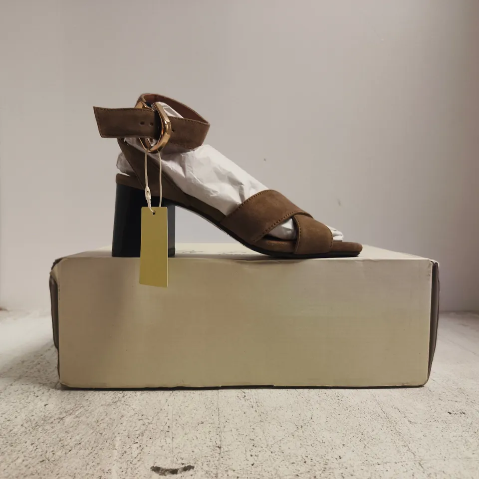 BOXED PAIR OF OFF THE HOOK RUBY OPEN TOE BLOCK HEEL SANDALS IN OLIVE SIZE UK 4