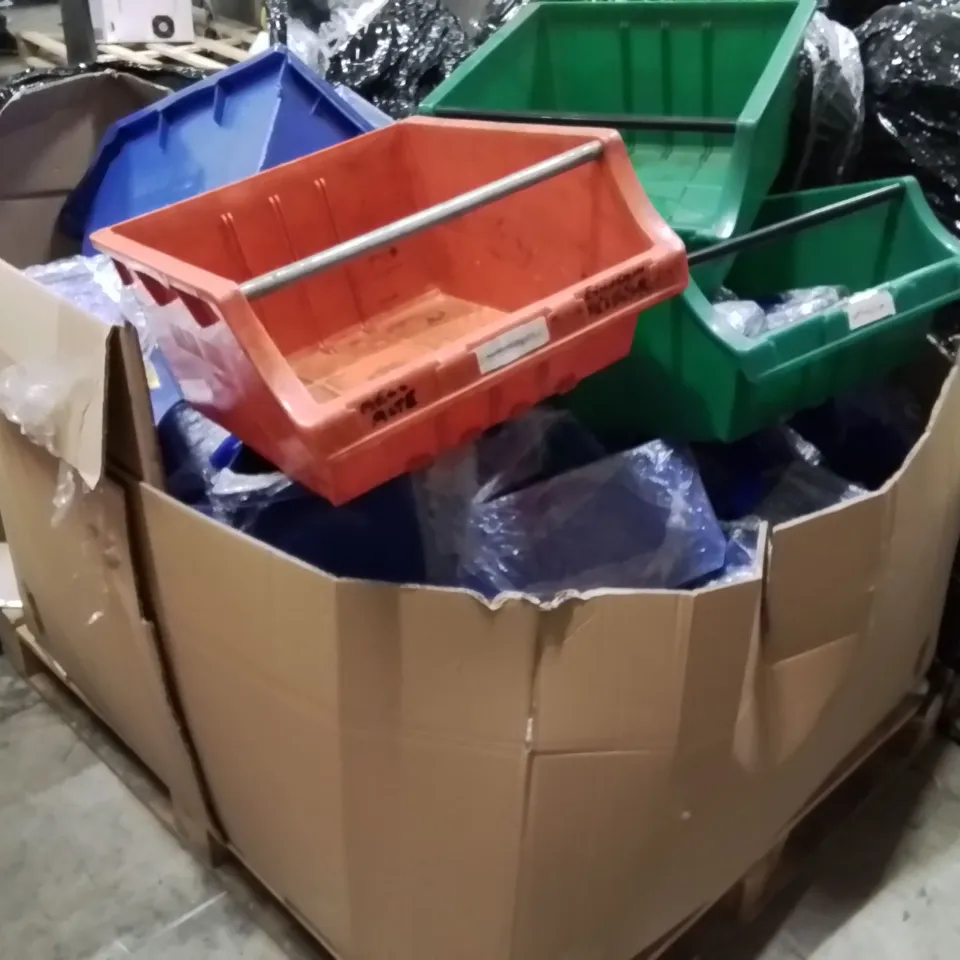 PALLET CONTAINING LARGE QUANTITY OF PLASTIC RACKING STORAGE BOXES