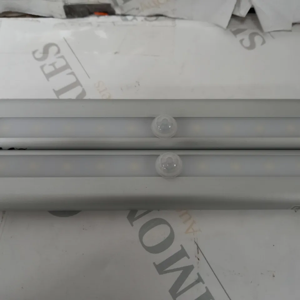 PAIR OF ADHESIVE LIGHT BARS 