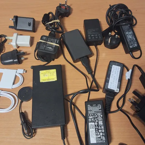 LOT OF ASSORTED POWER SUPPLIES, CABLES AND POWER ADAPTERS TO INCLUDE DELL, HP AND ASUS