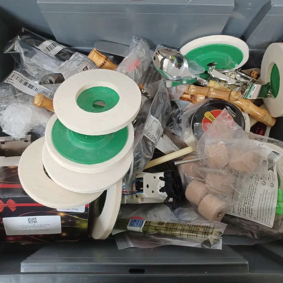 BOX OF ASSORTED HOUSE HOLD ITEMS TO INCLUDE - PLIERS - ULTRASONIC DOG REPELLANT - WALL LIGHT  