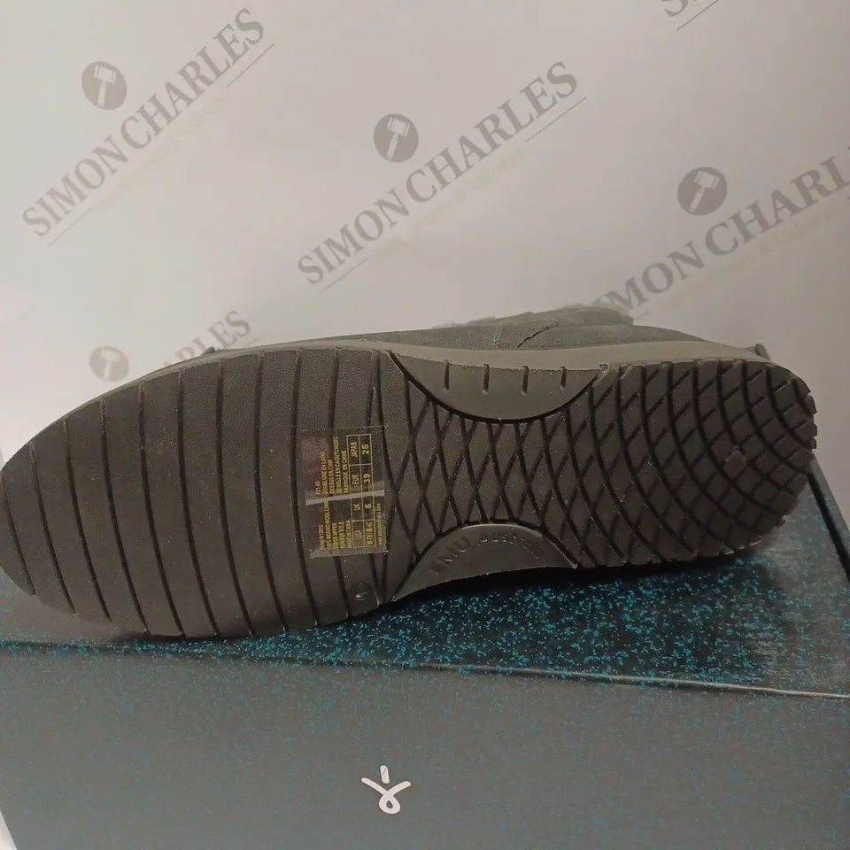 BOXED EMU PANU BOOTS, DARK GREY - SIZE 6