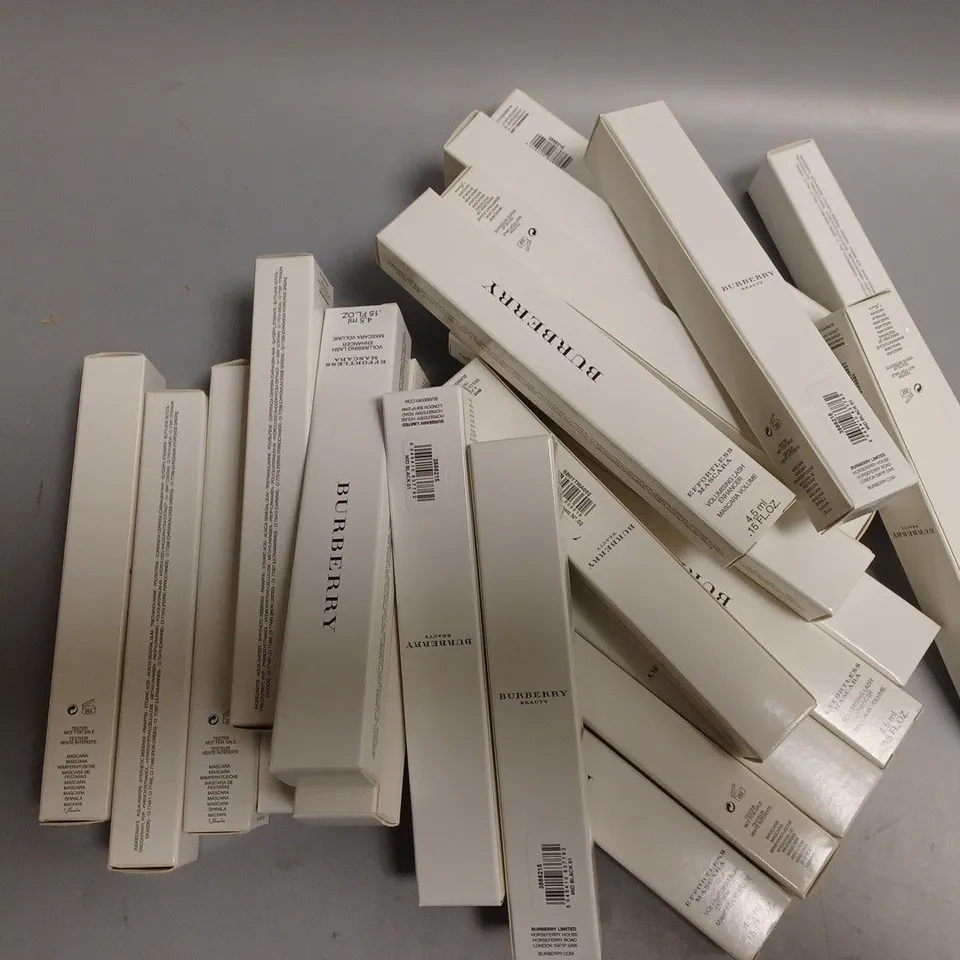 APPROXIMATELY 25 BOXED BURBERRY EFFORTLESS MASCARA 4.5ML IN MIDNIGHT BLACK AND MIDNIGHT BROWN 