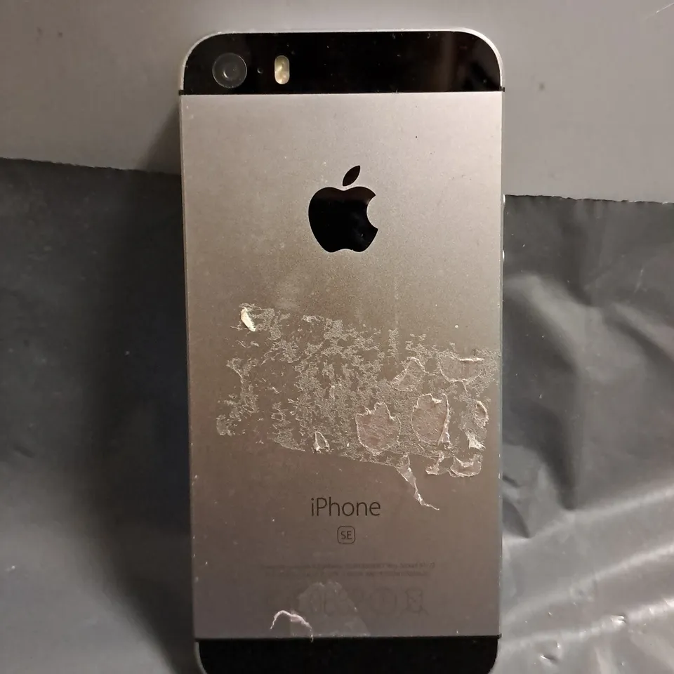 APPLE IPHONE SE IN GREY & BLACK