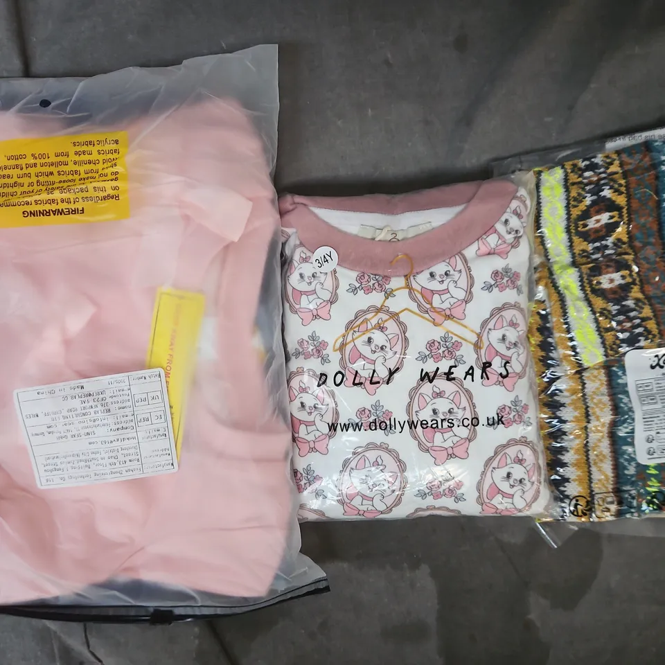 BOX OF APPROXIMATELY 20 ASSORTED KID'S CLOTHING AND FASHION PRODUCTS IN VARIOUS STYLES AND SIZES - COLLECTION ONLY