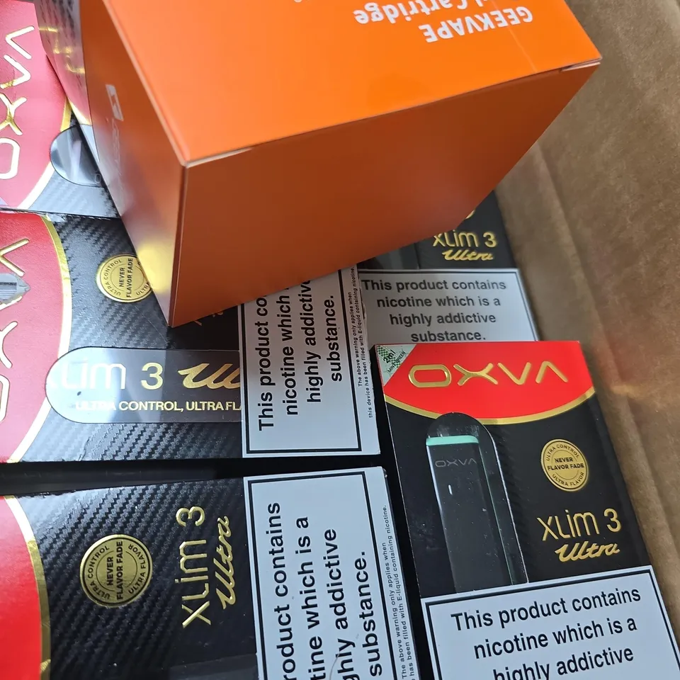 APPROXIMATELY 25 ASSORTED E-CIG PRODUCTS AND ACCESSORIES TO INCLUDE GEEK VAPE AND OXVA