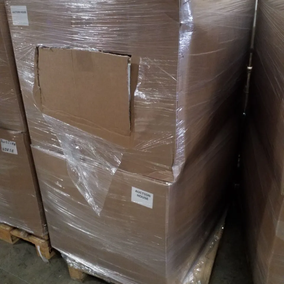 PALLET CONTAINING ASSORTED BEDDING INCLUDING PILLOWS & DUVET