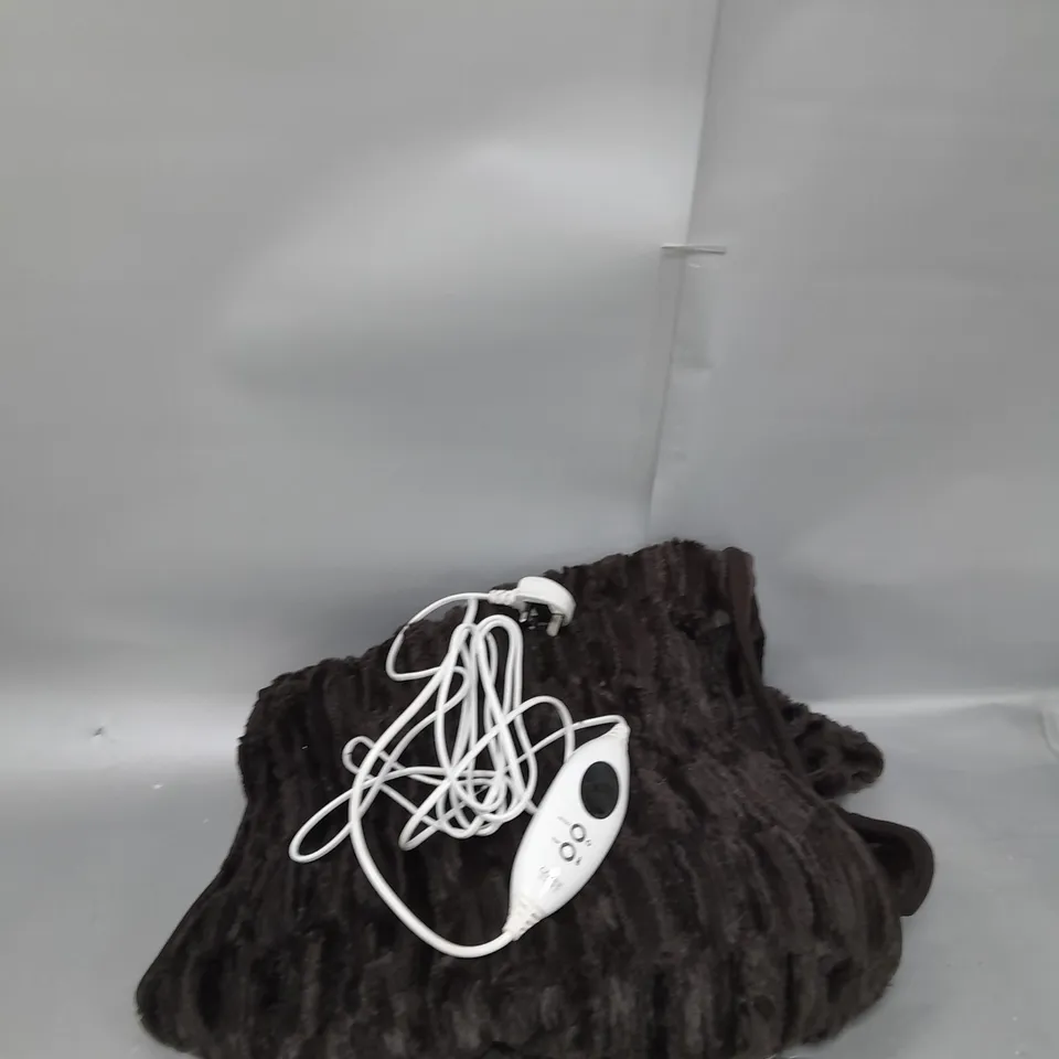 BOXED COZEE HOME FAUX FUR HEATED THROW IN CHOCOLATE