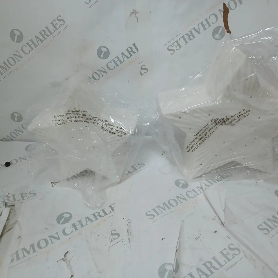 BOXED K BY KELLY HOPPEN SET OF LARGE PORCELAIN LIGHT UP WHITE STARS