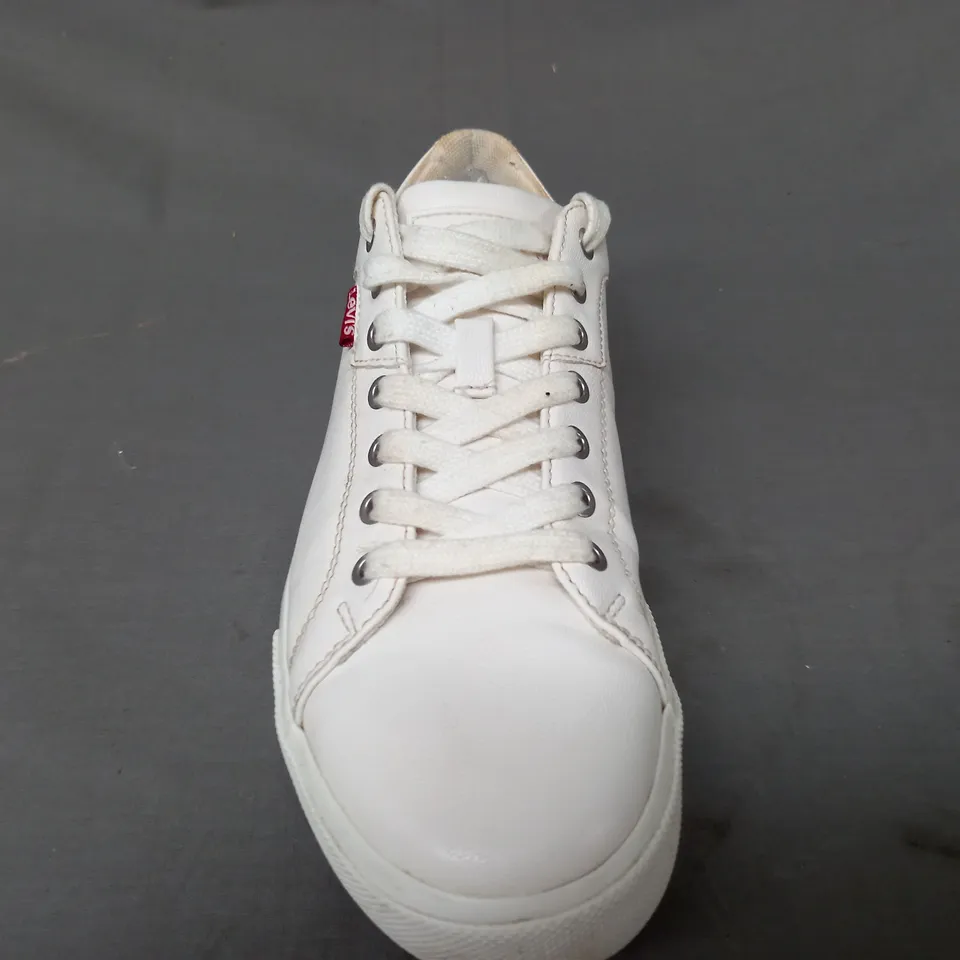 BOXED PAIR OF LEVI'S SHOES IN CREAM UK SIZE 7.5