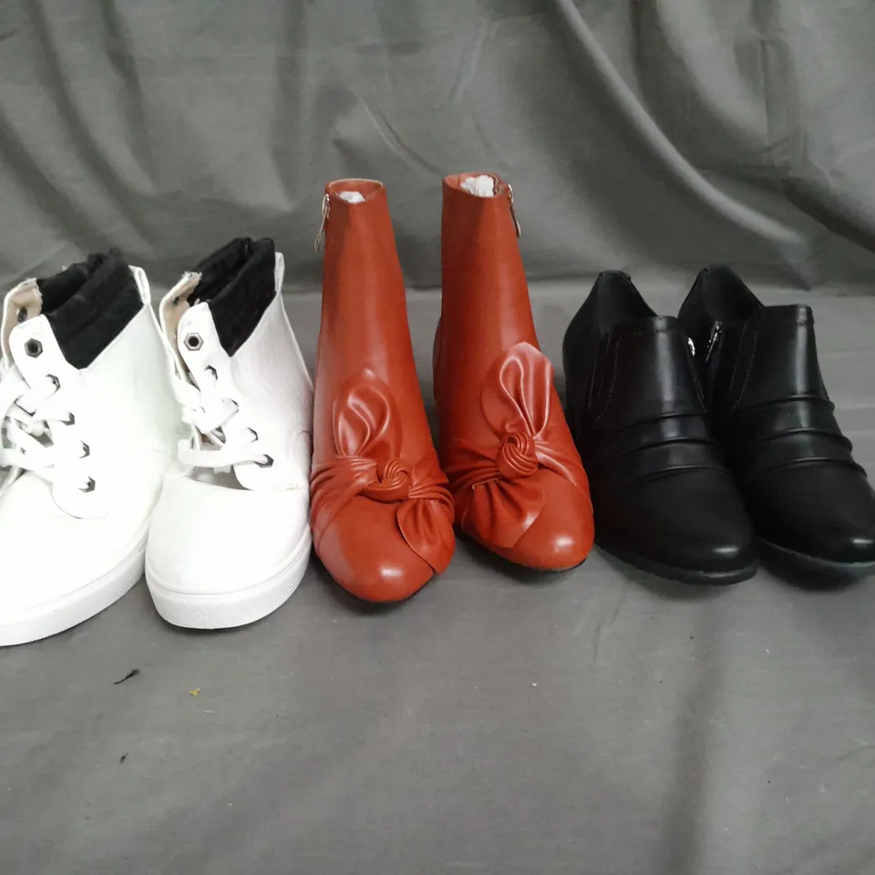 APPROXIMATELY 10 PAIRS OF ASSORTED WOMEN SHOES IN VARIOUS STYLES AND SIZES 