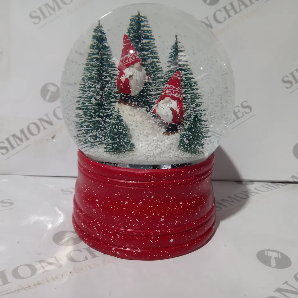 BOXED SANTA EXPRESS CHRISTMAS CHARACTER MUSICAL WATER SPINNER