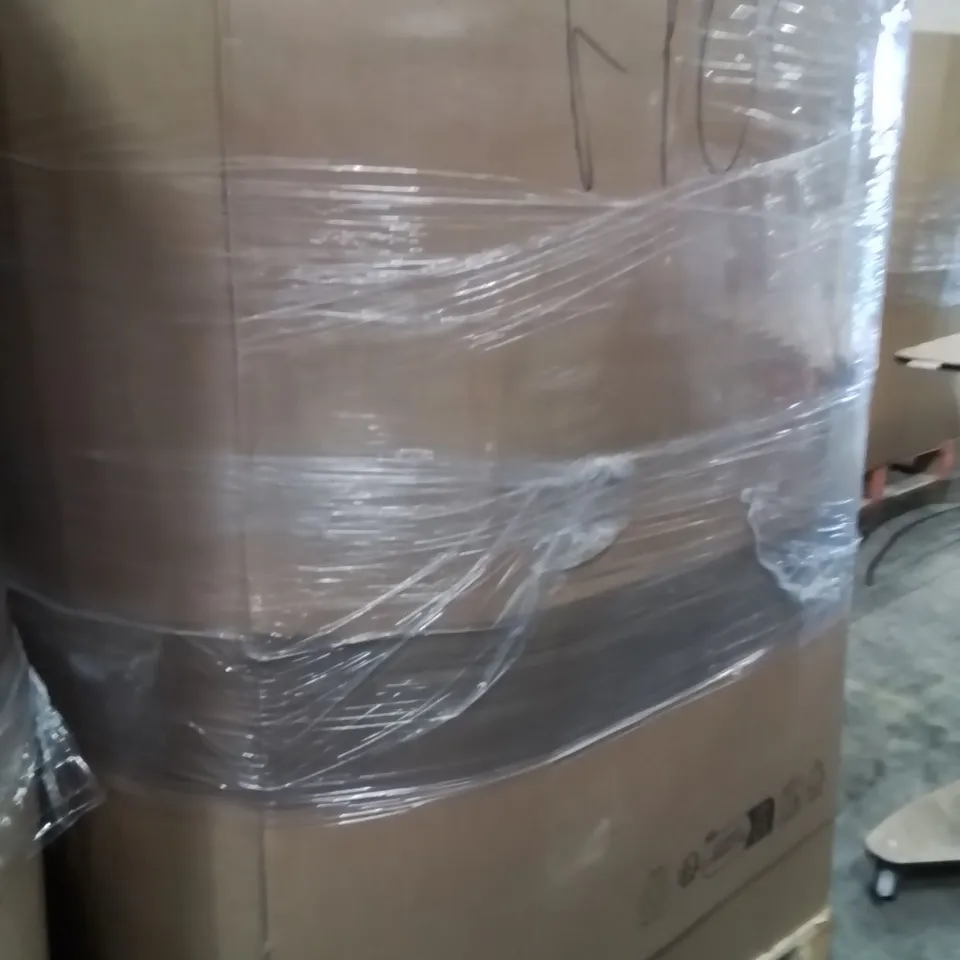 PALLET CONTAINING A LARGE QUANTITY OF HOSES 