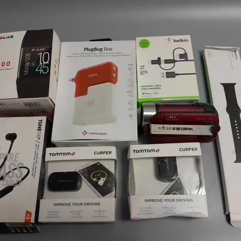 LOT OF 8 ASSORTED TECH ITEMS TO INCLUDE APPLE SPORT BAND, TOMTOM CURFER AND JBL TUNE 110BT