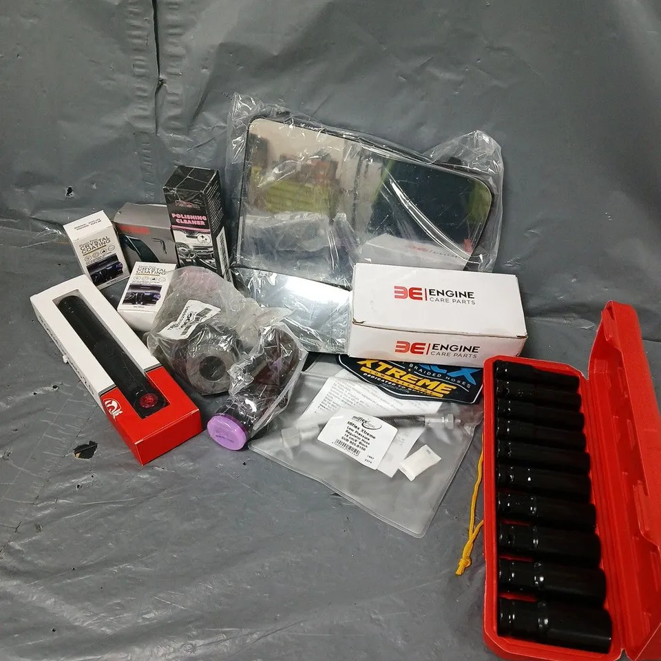 APPROXIMATELY 10 ASSORTED VEHICLE PARTS & ACCESSORIES TO INCLUDE SOCKET SET, CAR HOLDER, REGULATOR HOSE, ETC - COLLECTION ONLY