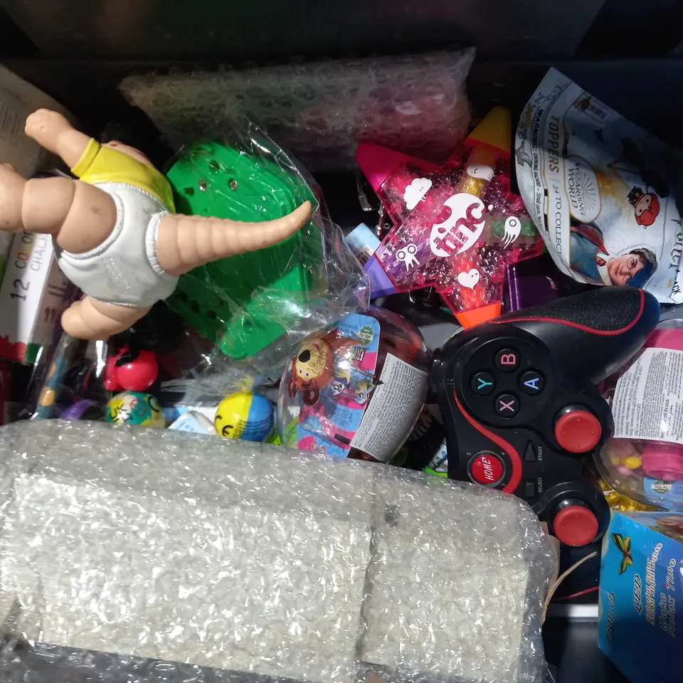 LOT OF APPROXIMATELY 10 ASSORTED TOYS AND GAMES TO INCLUDE SERIES 1 PET SIMULATOR X MYSTERY TREASURE PLUSH, JUNIOR LEARNING SPELLING 100 MNEMONICS, REVISION CARDS, ETC