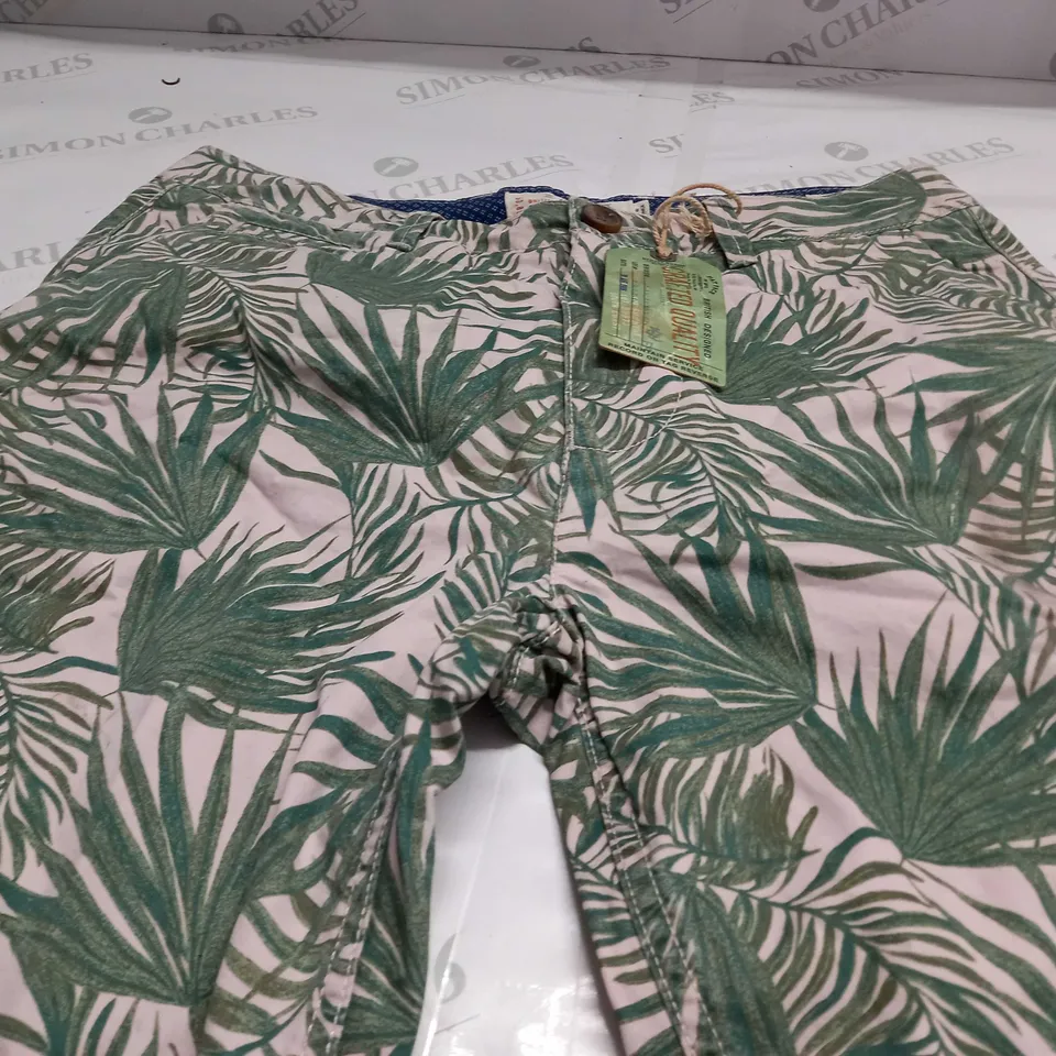 FAT FACE WHITBY LEAF PRINT SHORTS - UK 32