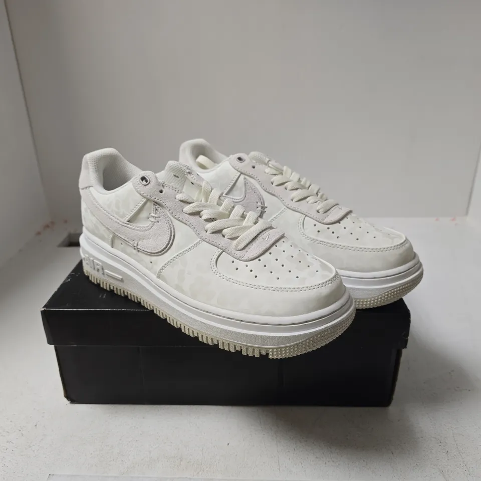 NIKE AIR FORCE 1 LOW LUXE SUMMIT WHITE LIGHT BONE UK 7.5 BOXED