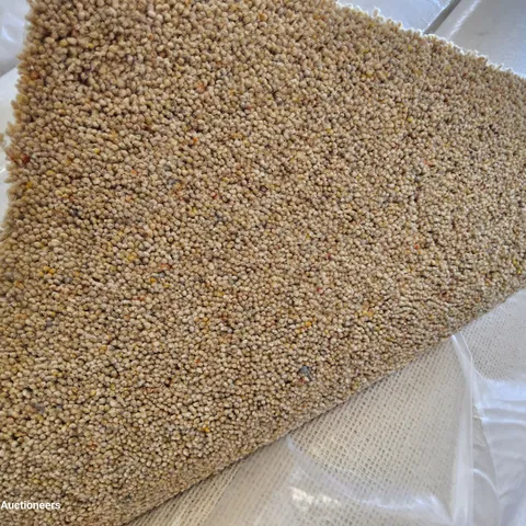 ROLL OF QUALITY STRATHMORE BERBER ROLLING HEATHER CARPET APPROXIMATELY 4M × 6.05M