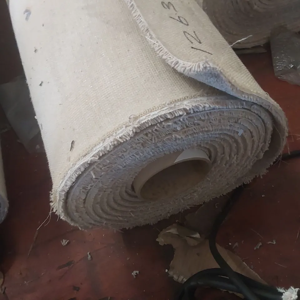 ROLL OF QUALITY LINGDALE ELITE RYELSTONE CARPET - APPROXIMATELY 5 x 7m