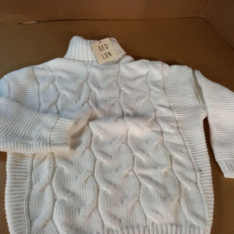 QED LONDON OVERSIZED ROLL NECK CABLE KNIT JUMPER IN IVORY - S