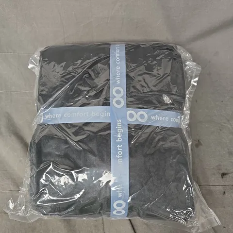 SEALED OODIE OVERSIZED HOODED BLANKET - BLACK