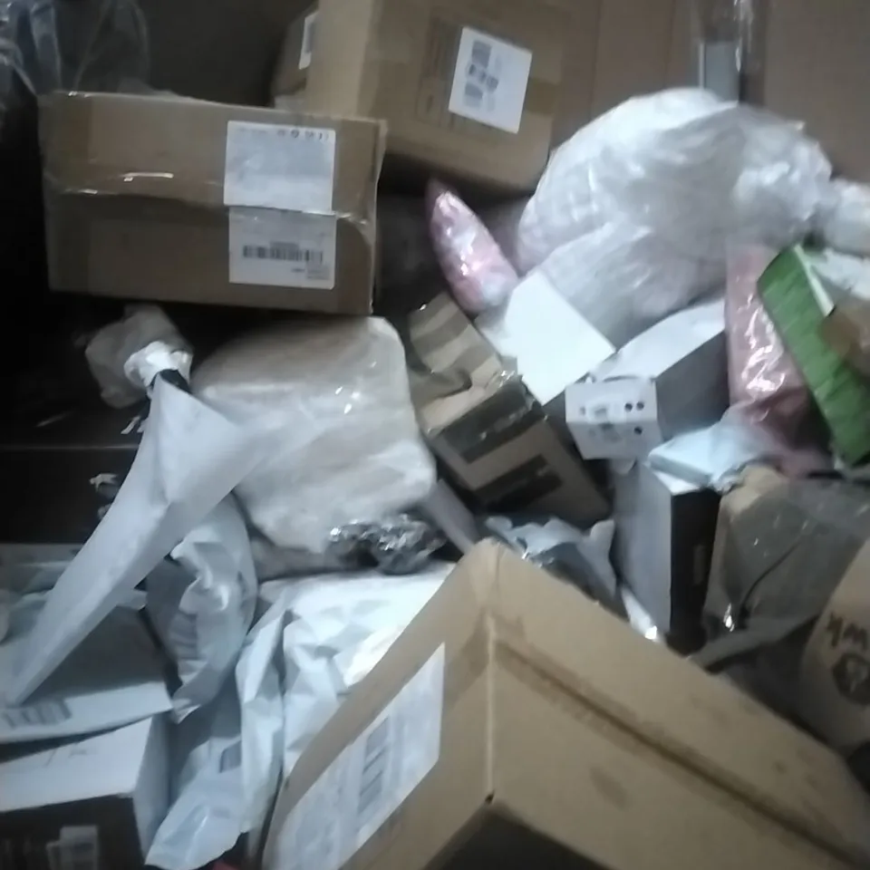 PALLET OF ASSORTED ITEMS INCLUDING - LOCKING BOX, DOUBLE GLAZING CLEANING KIT, DETAILING BRUSHES